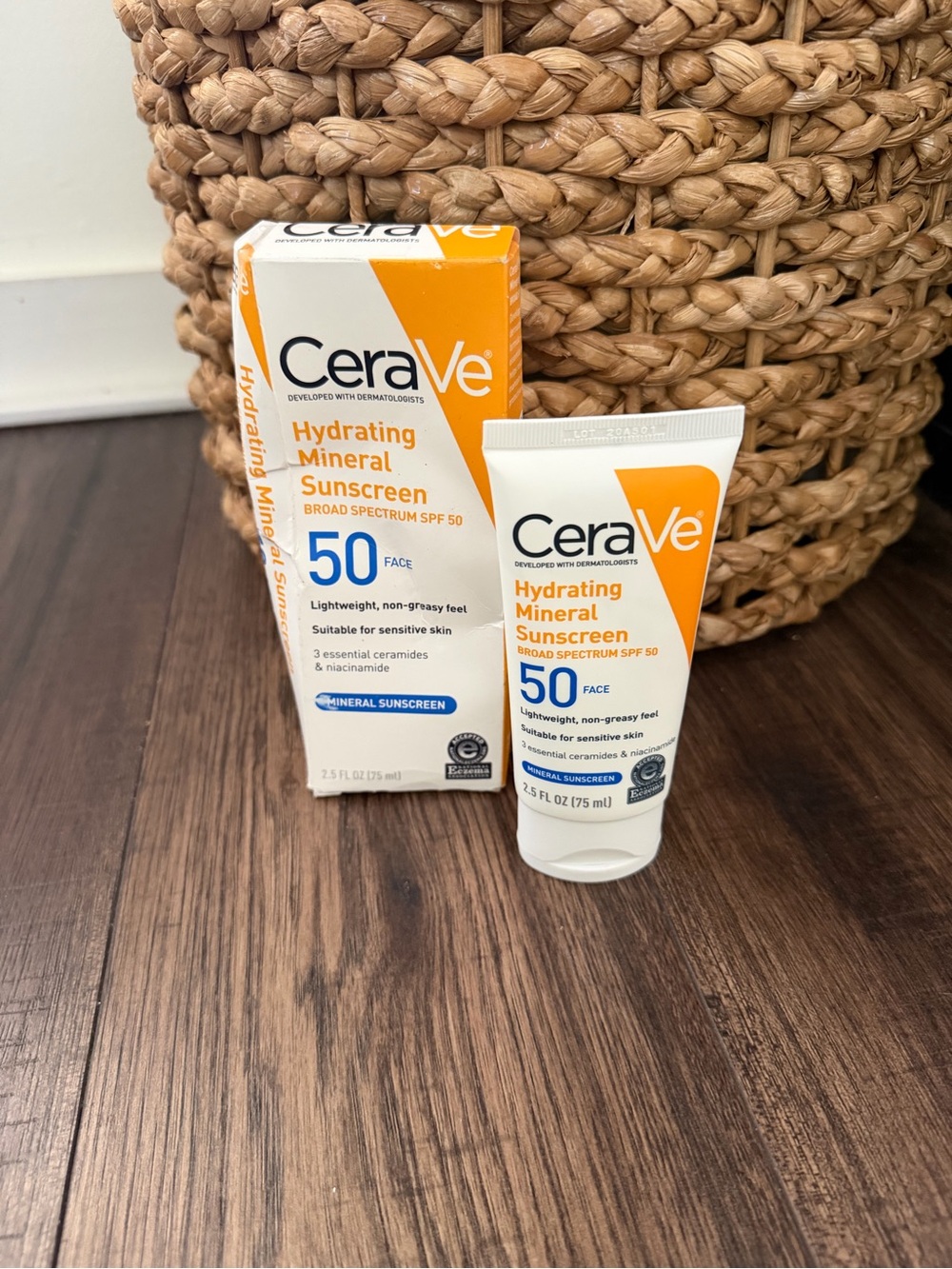 CeraVe Hydrating Face Mineral Sunscreen SPF 50, 2.5 fl oz, Exp 4/29 New